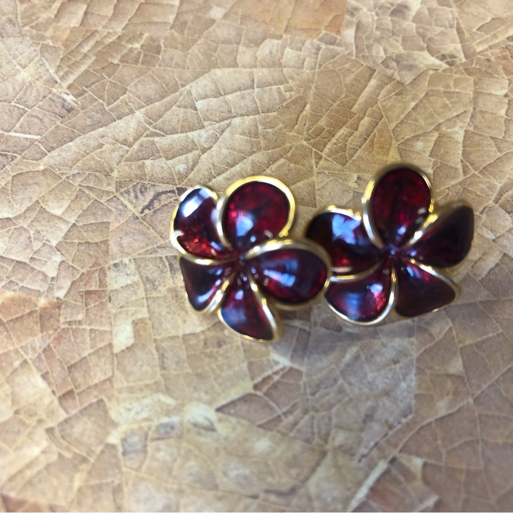 Hawaiian plumeria post earrings - Picture 2 of 4